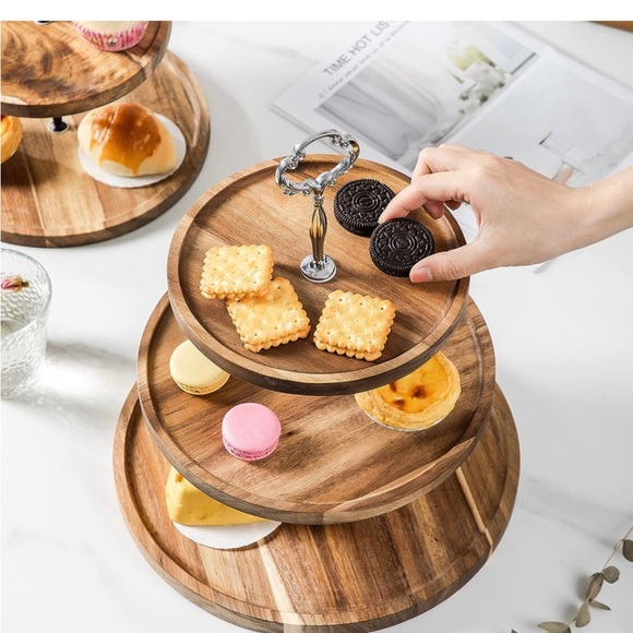 Silver accent display - Picture 2 of 3